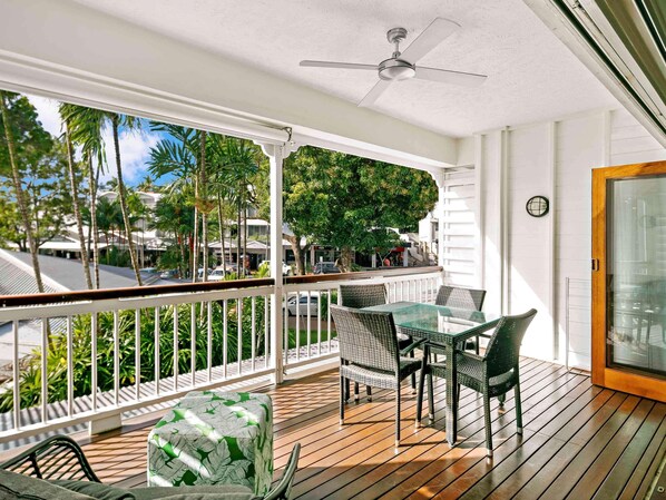 Apartamento, 1 quarto (Spa) | Cofres nos quartos, escrivaninha, ferros/tábuas de passar roupa