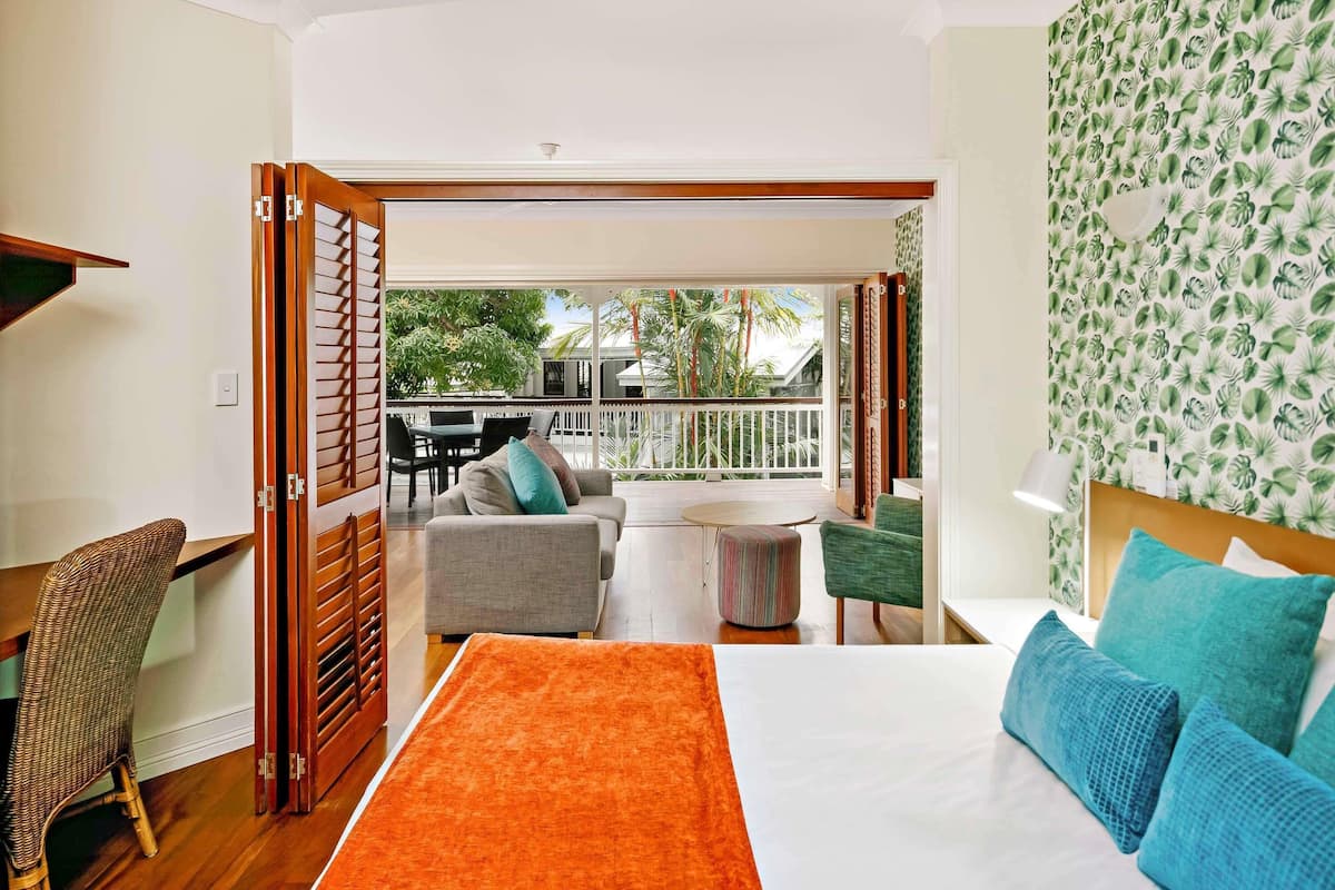 2 bedrooms, in-room safe, desk, iron/ironing board