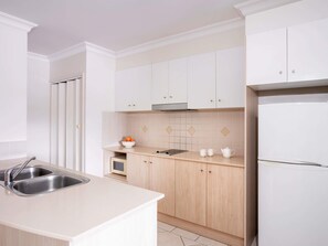 Svit - 2 sovrum | Värdeförvaringsskåp på rummet, strykjärn/strykbräda och barnsängar