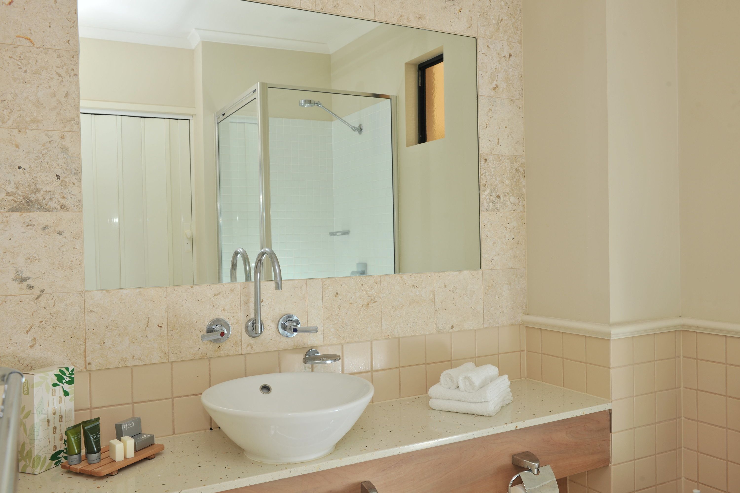 shower, free toiletries, hair dryer, towels