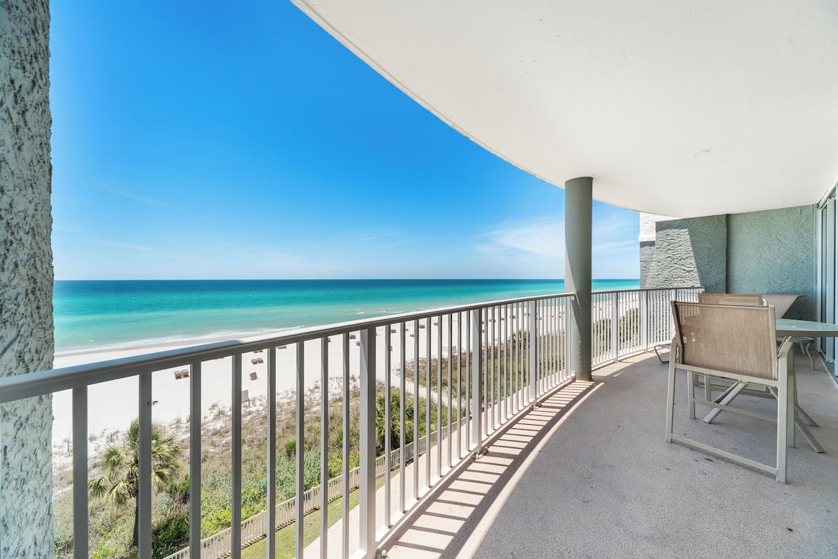 Condo, 1 King Bed with Sofa bed, Balcony, Ocean View (T3 402 - No Pets Allowed) | Property grounds
