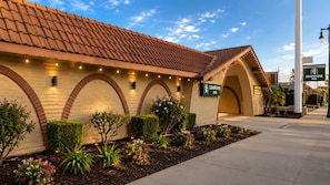 Front of property - Grapevine Inn (Lodi)