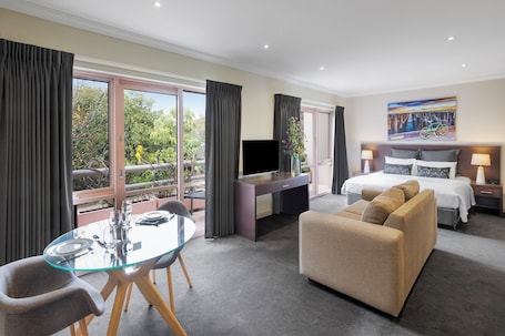 Executive Apartment, 1 King Bed | Living area | 40-inch LCD TV with digital channels, TV, table tennis