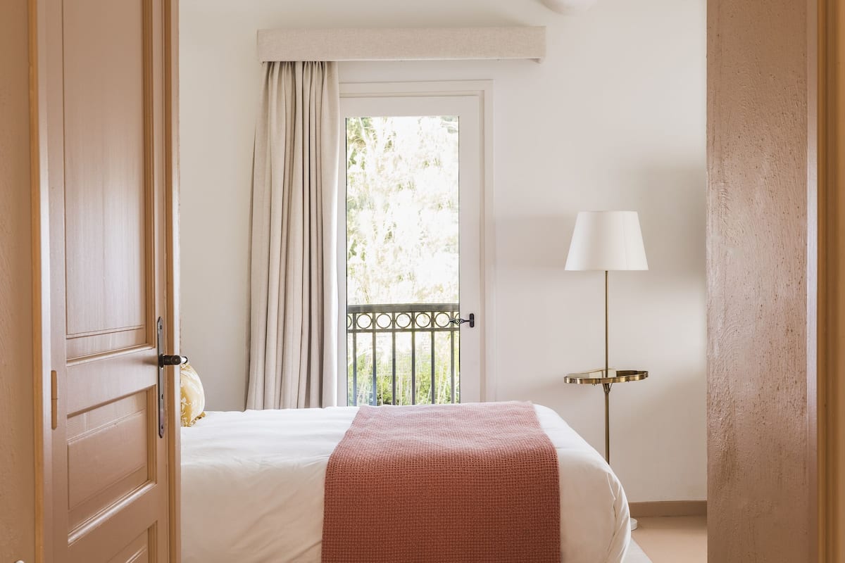 room, patio (patio) | premium bedding, select comfort beds, minibar, in-room safe