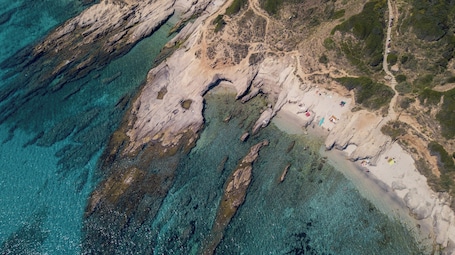 Beach nearby, free beach shuttle. Hôtel La Tartane Saint -Tropez