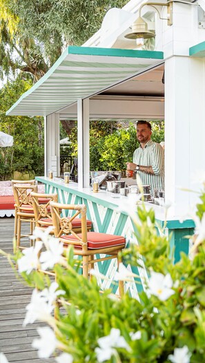 Poolside bar