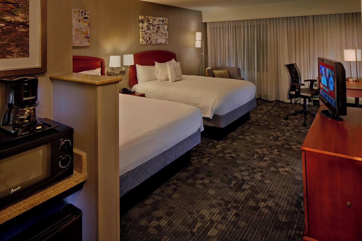 hypo-allergenic bedding, in-room safe, desk, laptop workspace