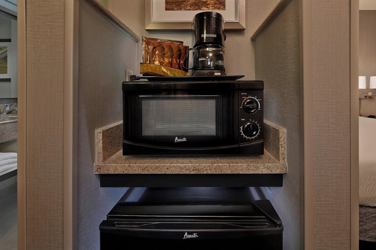 hypo-allergenic bedding, in-room safe, desk, laptop workspace