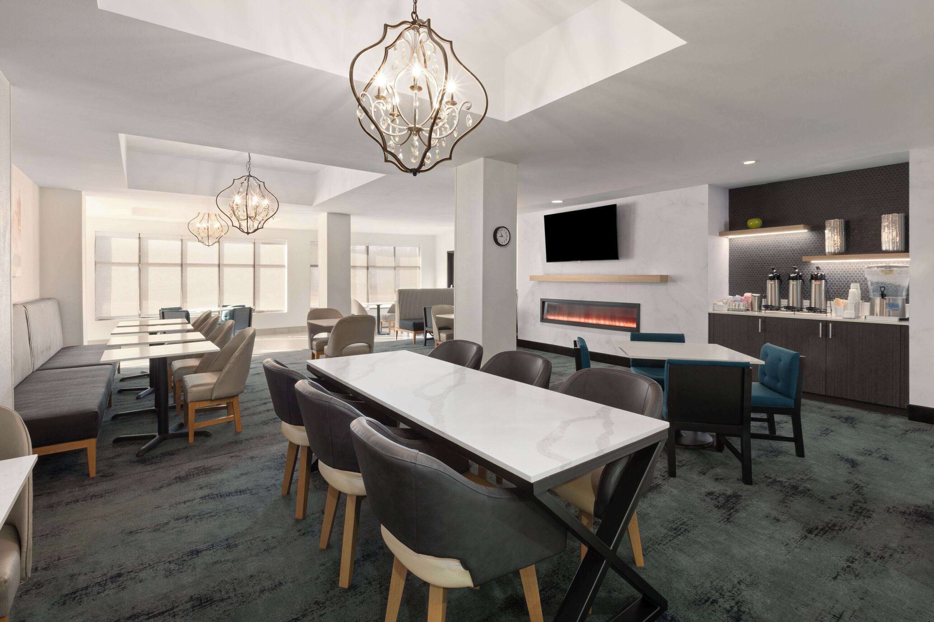 free buffet breakfast