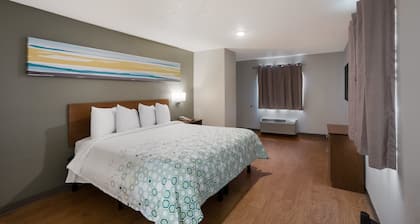 HomeTowne Studios by Red Roof Covington, GA