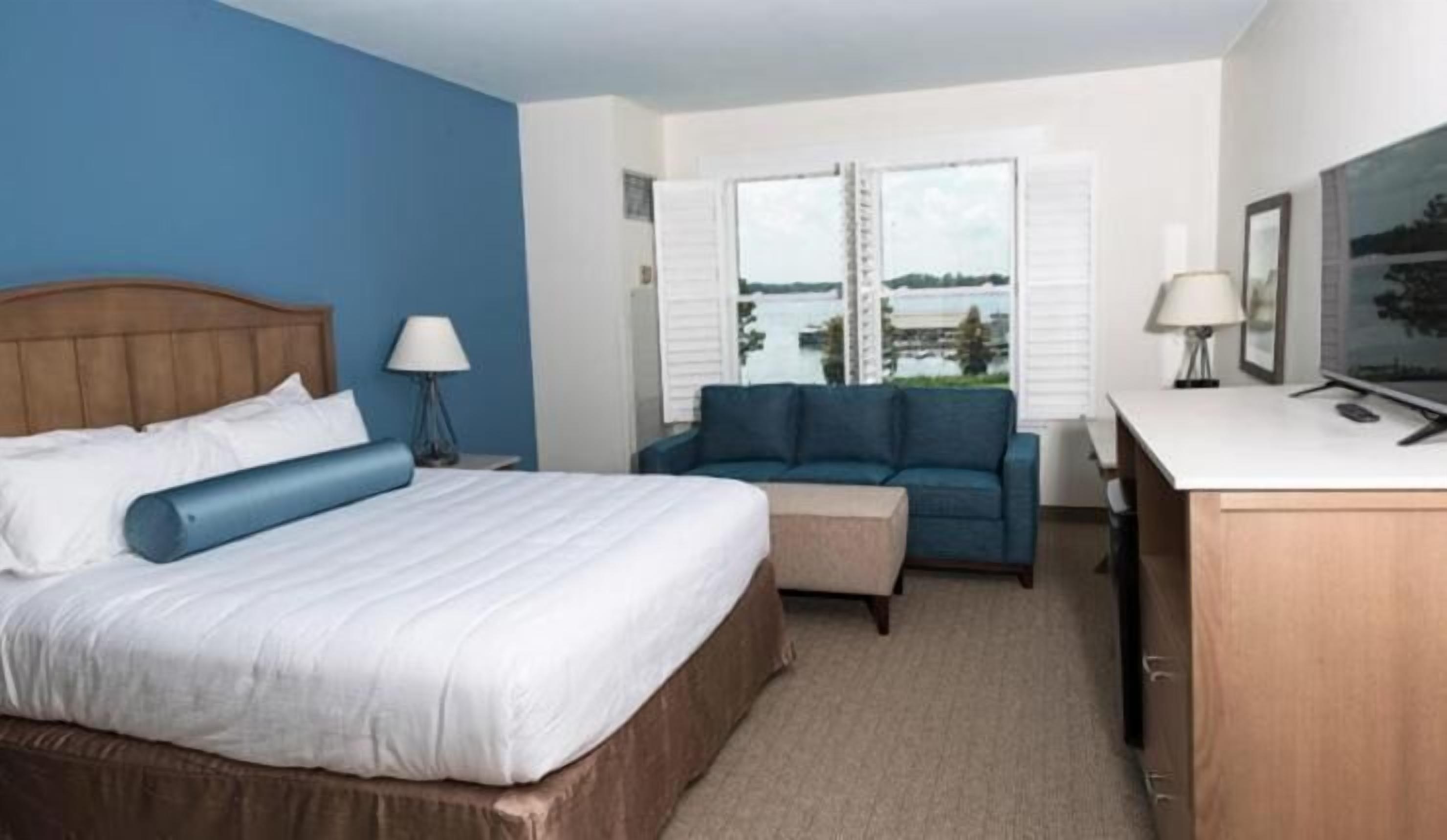 desk, laptop workspace, iron/ironing board, free wifi