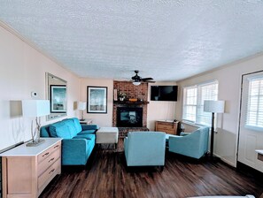 Standard Cabin | Living area