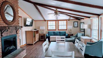 Standard Cabin | Living area