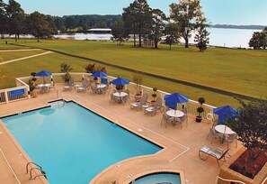 Outdoor pool - Lake Blackshear Resort & Golf Club (Cordele)
