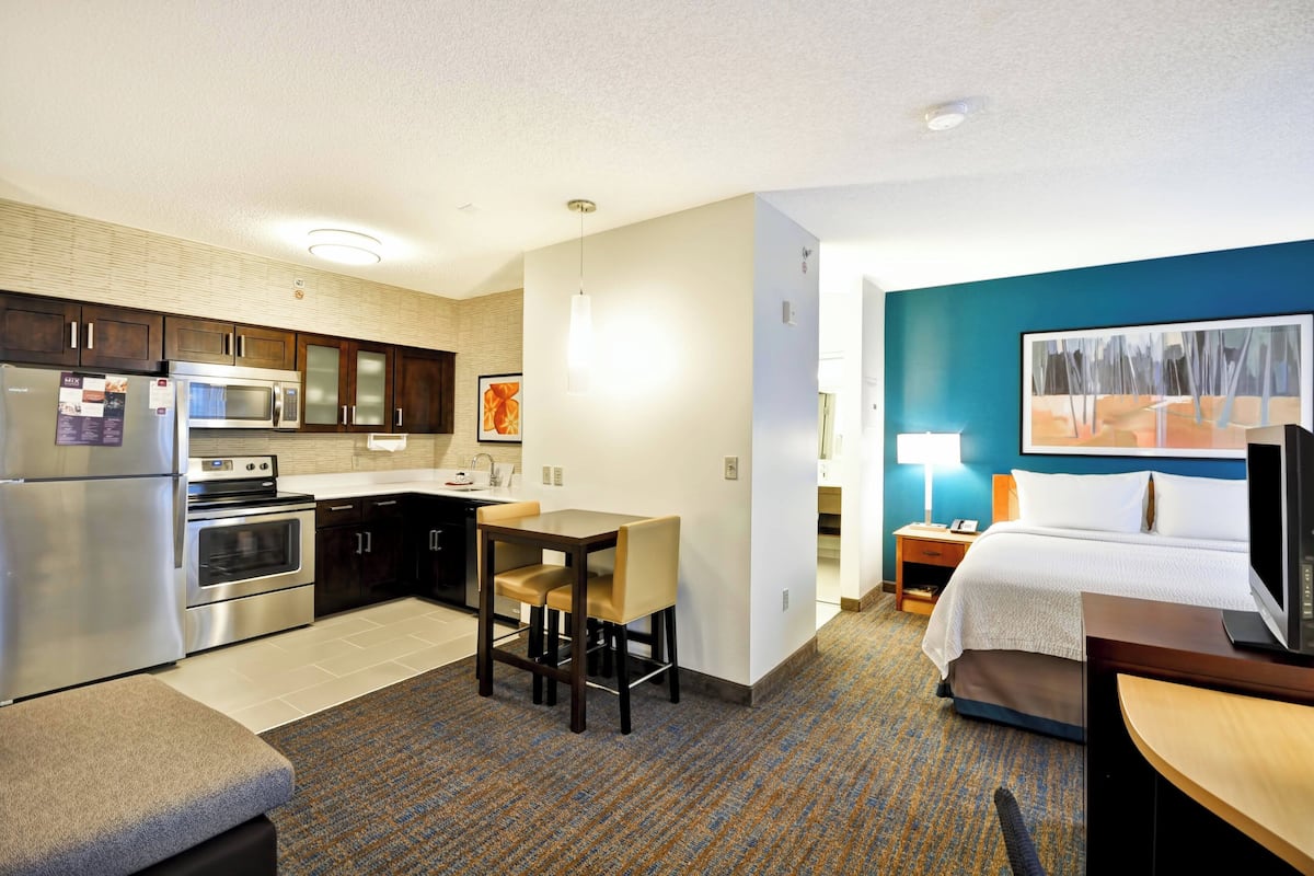 1 bedroom, premium bedding, desk, blackout drapes