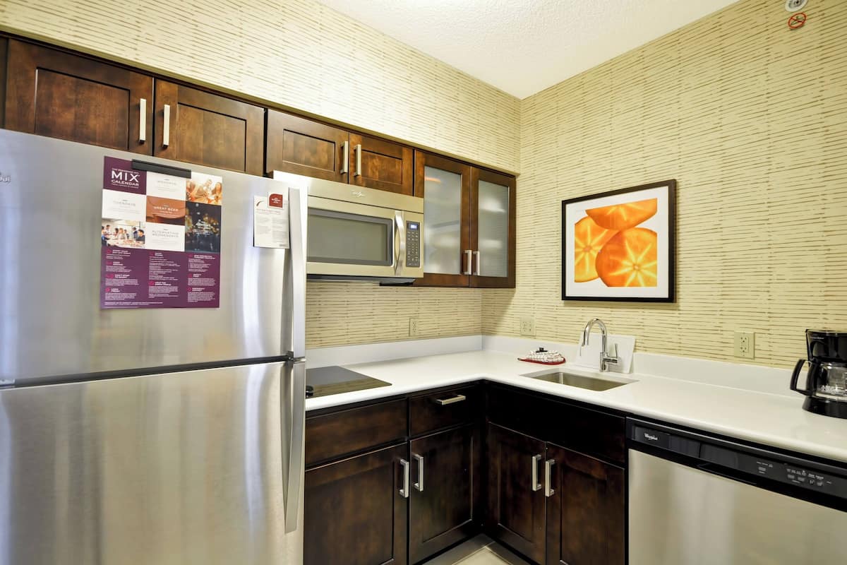 fridge, microwave, stovetop, dishwasher