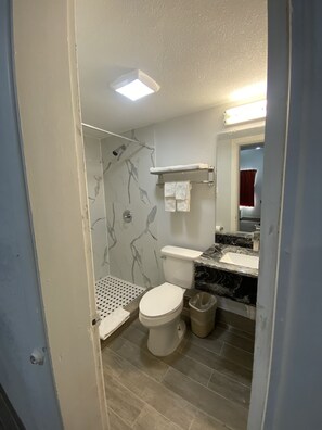 Habitación individual básica | Baño | Toallas