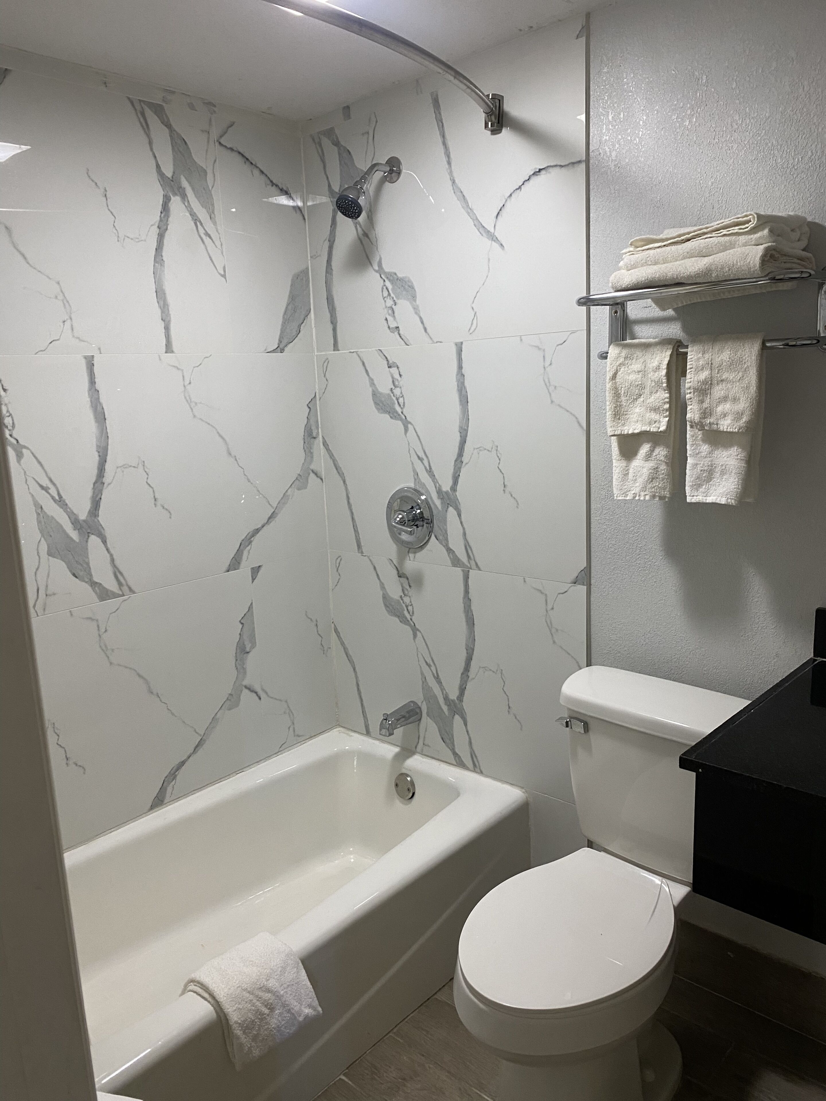 Basic Single Room | Bathroom | Towels