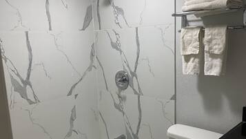 Habitación individual básica | Baño | Toallas