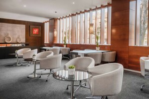 Serves breakfast and dinner