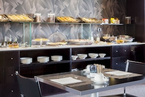 Buffet breakfast on weekends (EUR 15.40 per person)