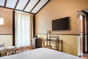 Minibar, in-room safe, desk, soundproofing