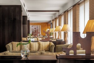 供应午餐和晚餐