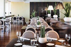 Lunch and dinner served, Spanish cuisine