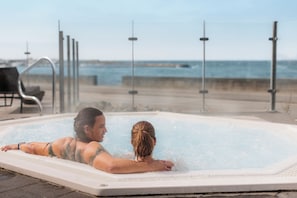 Bain à remous extérieur