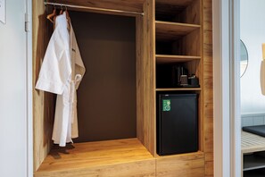 Double Room, Balcony, Sea View | Desk, free WiFi, bed sheets