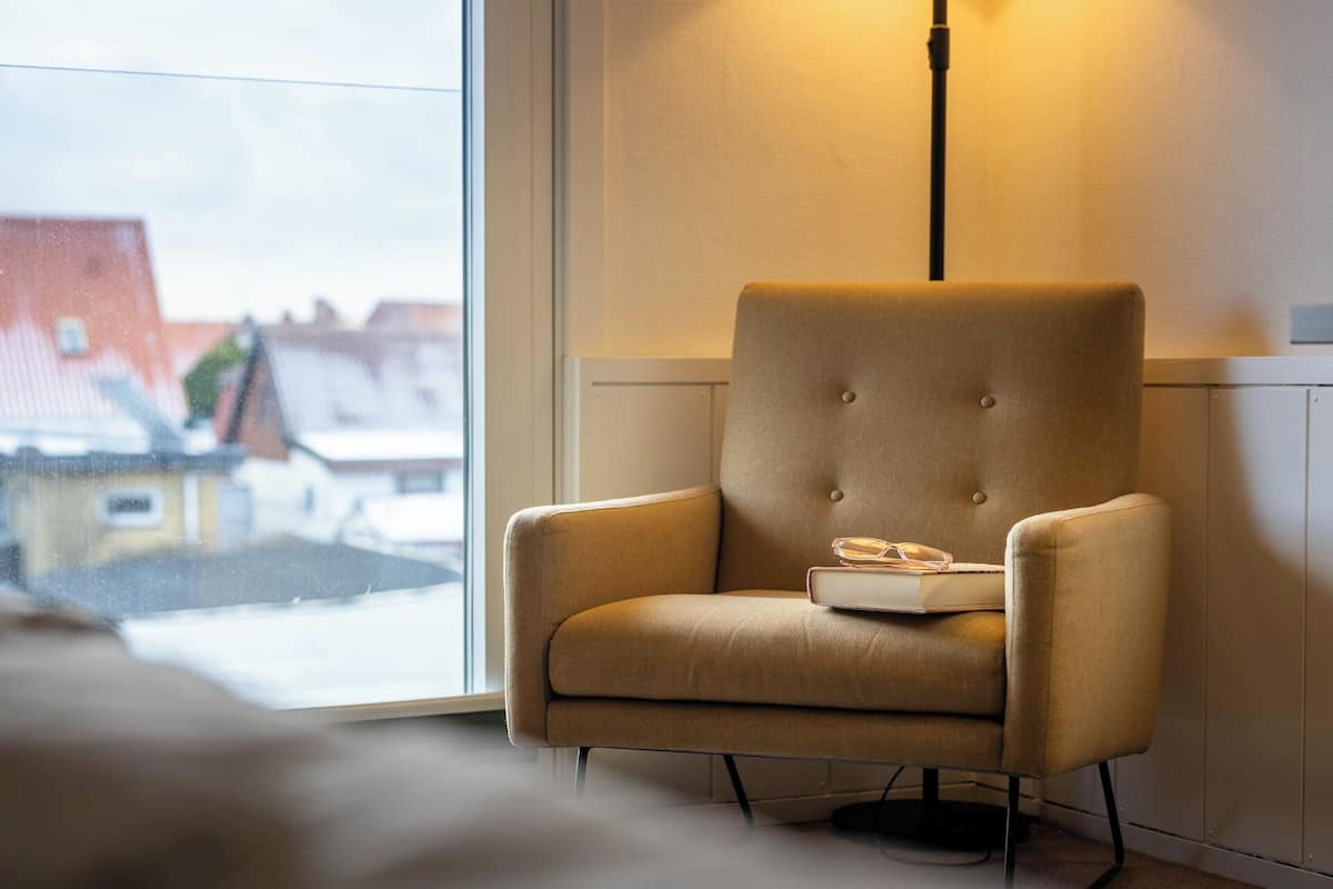 Meja kerja, Wi-Fi gratis, dan seprai linen