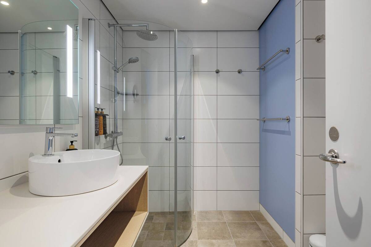 double room, balcony, sea view | bathroom | shower, free toiletries, hair dryer, bathrobes