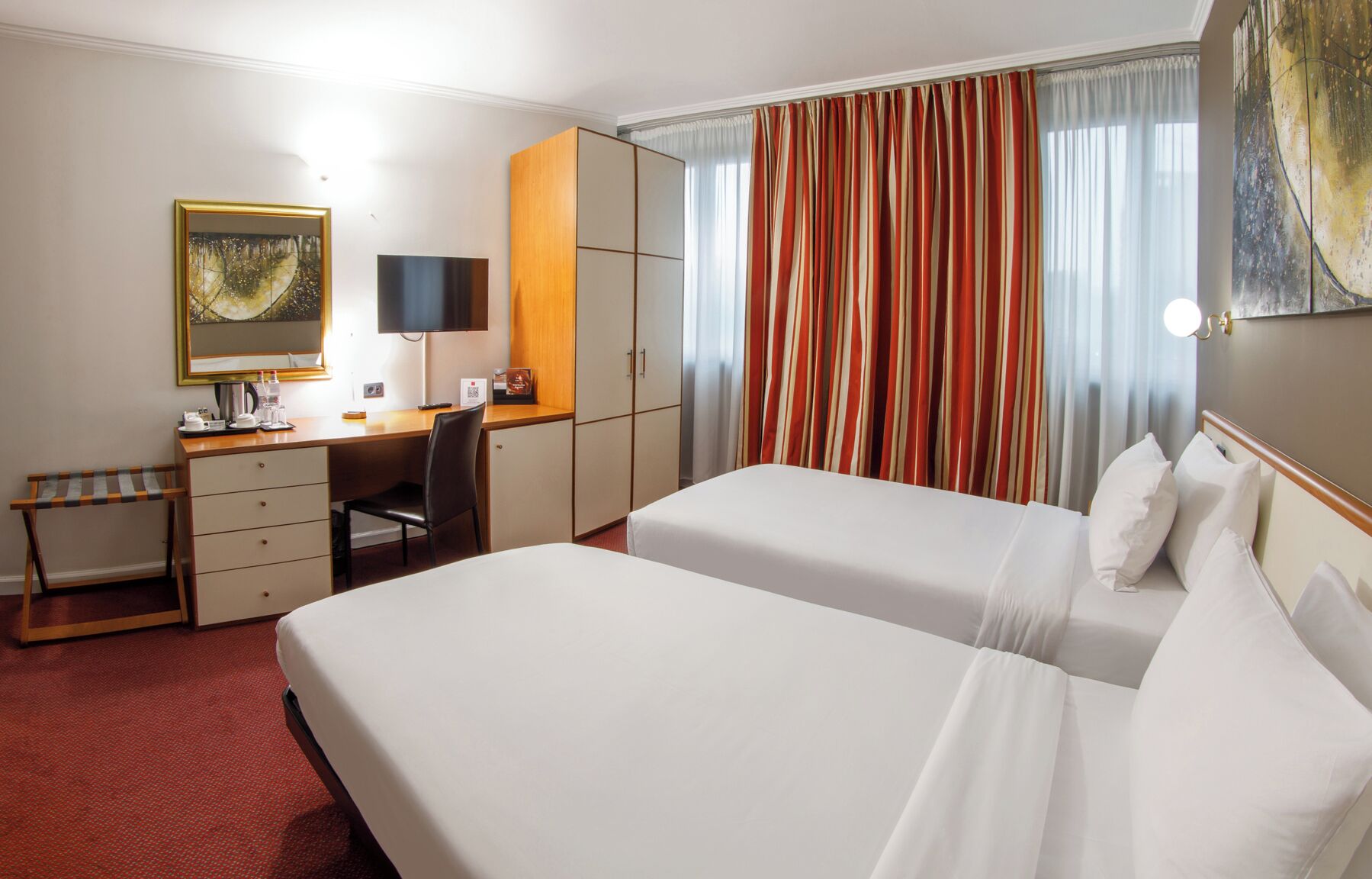 Premium bedding, in-room safe, desk, laptop workspace