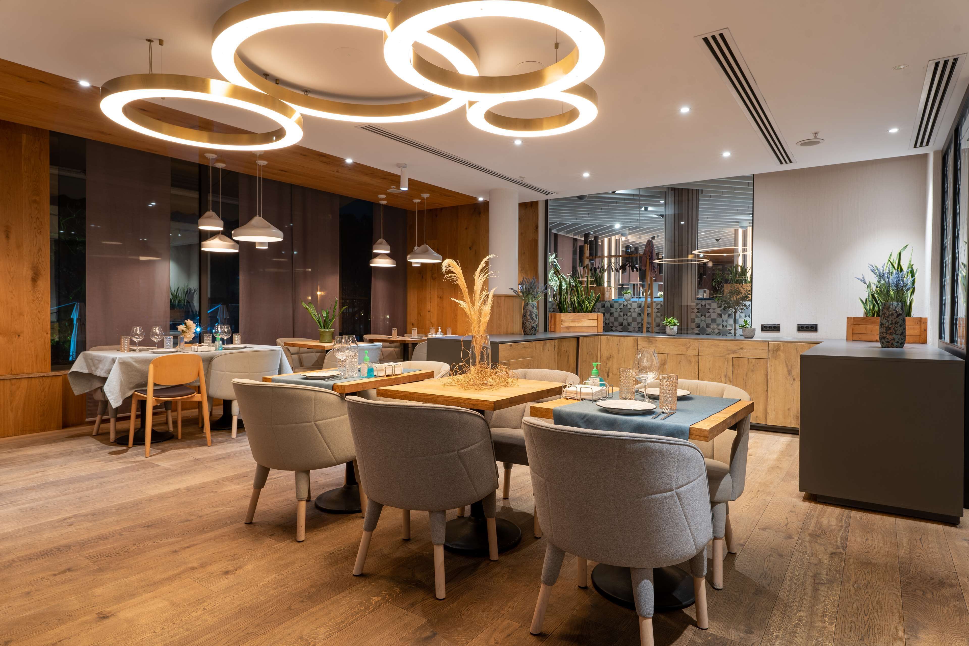 每日供應全套早餐 (每人 AMD7500)