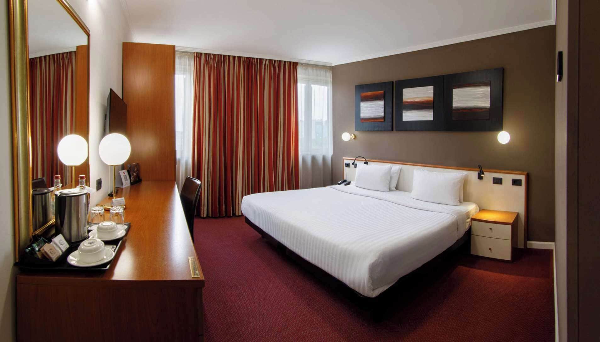 Premium bedding, in-room safe, desk, laptop workspace