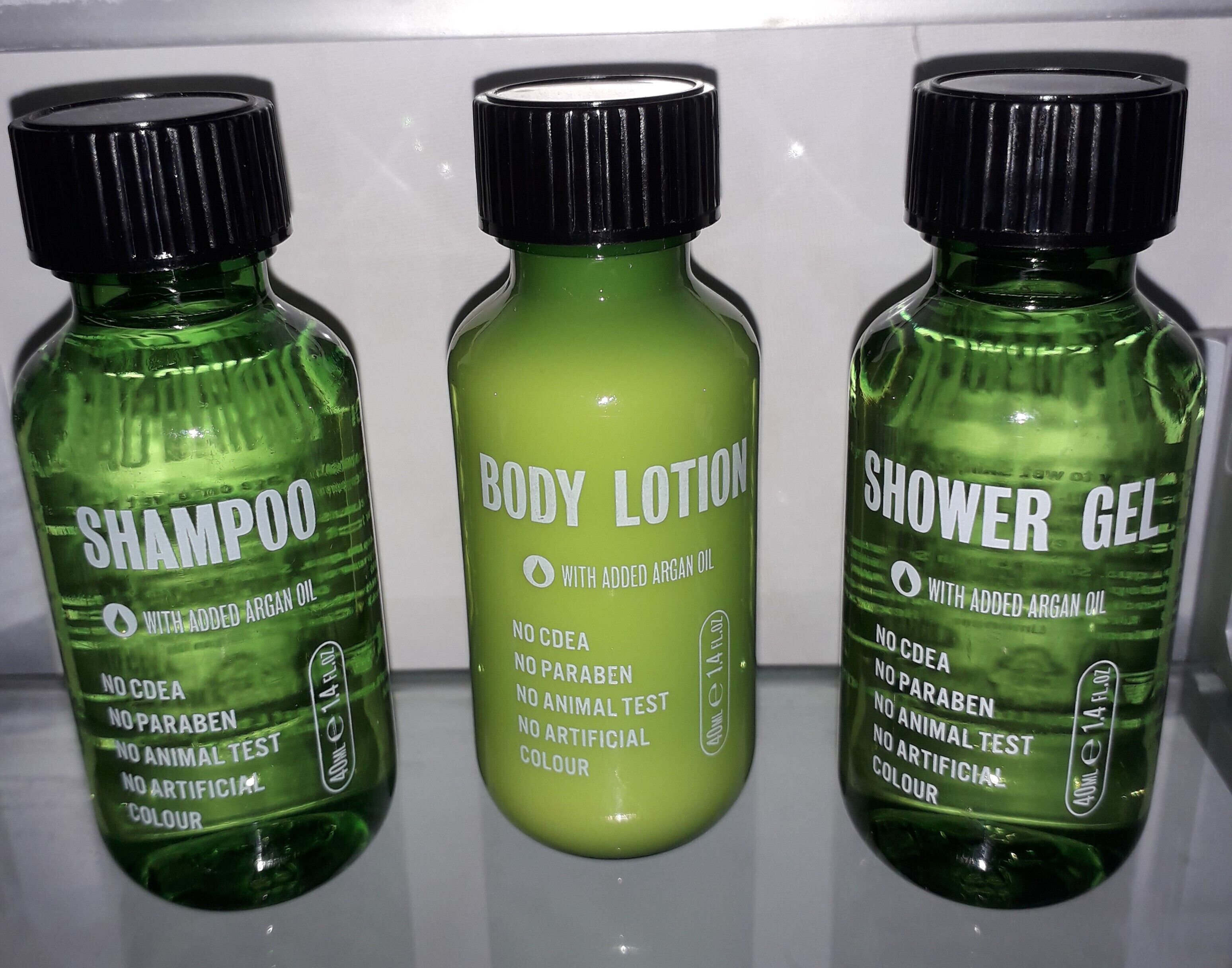 combined shower/bathtub, free toiletries, hair dryer, towels