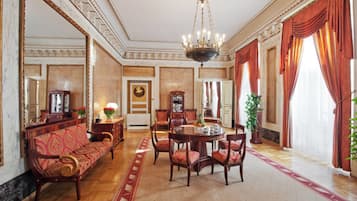 Palace Suite | Hypo-allergenic bedding, minibar, in-room safe, individually decorated