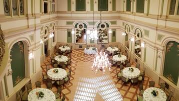 Banquet hall