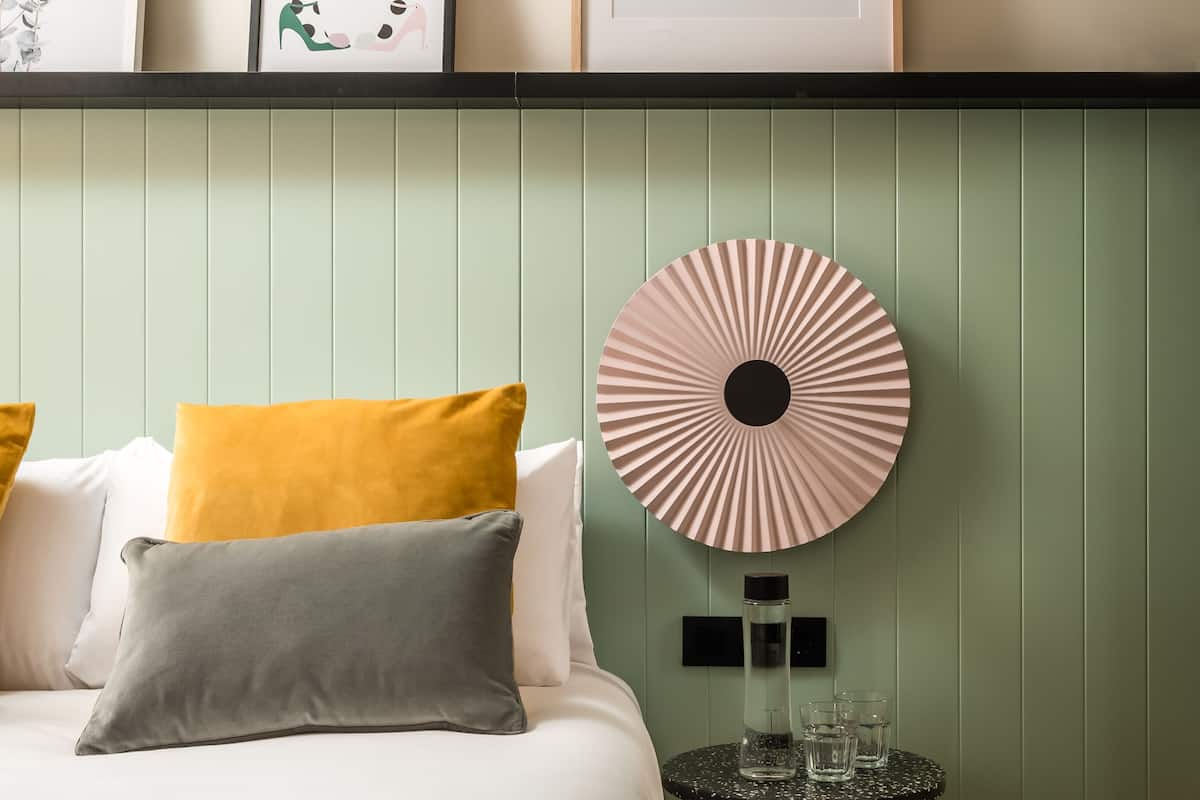 Habitación doble superior | Caja fuerte, escritorio, wifi gratis y ropa de cama