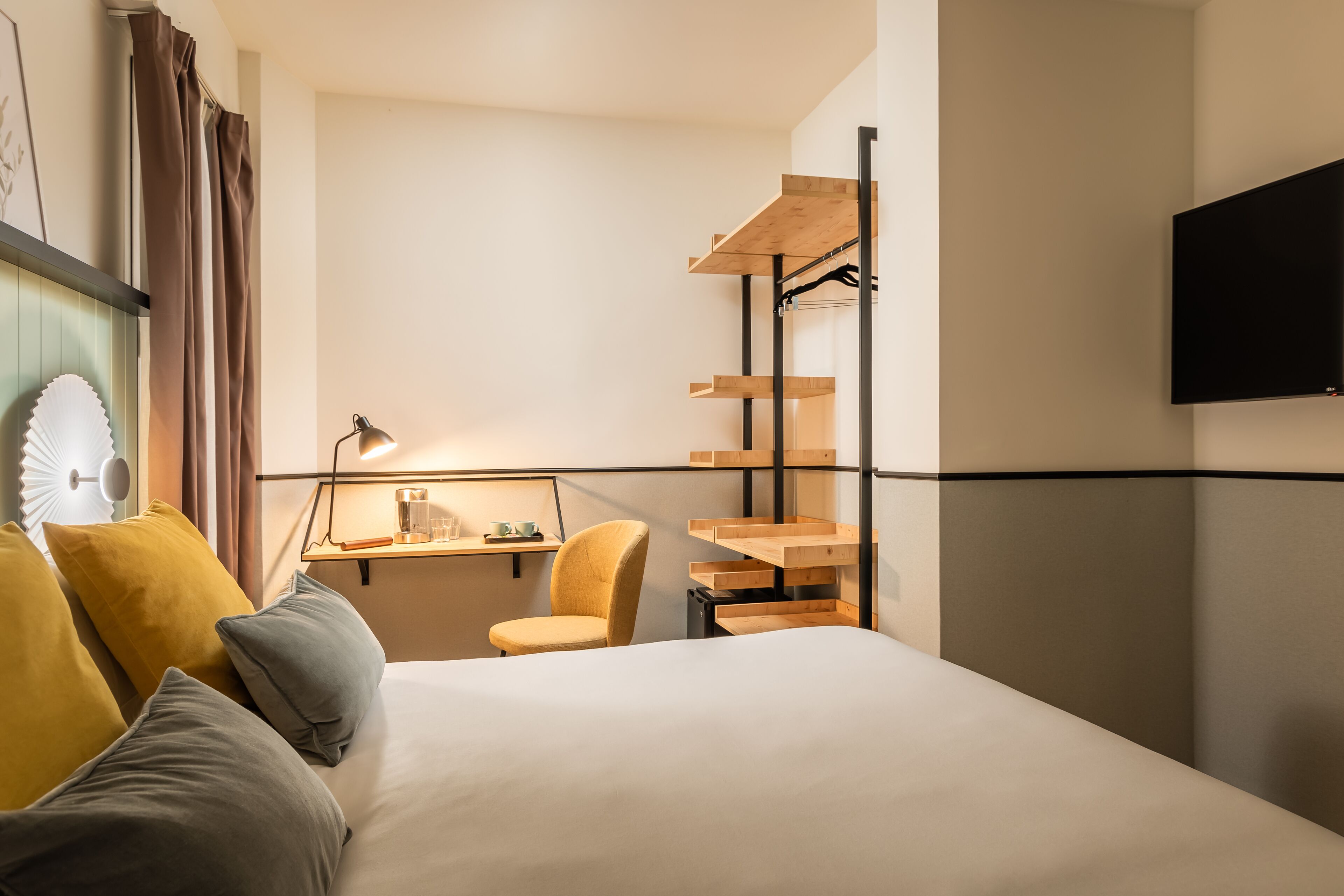 superior double room | in-room safe, desk, free wifi, bed sheets