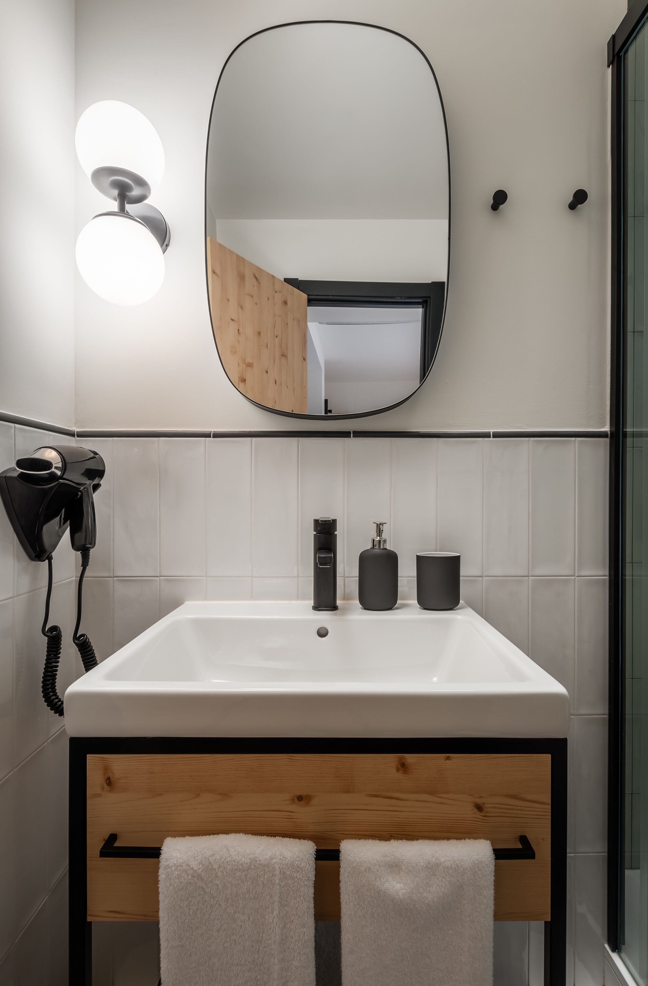 shower, free toiletries, towels