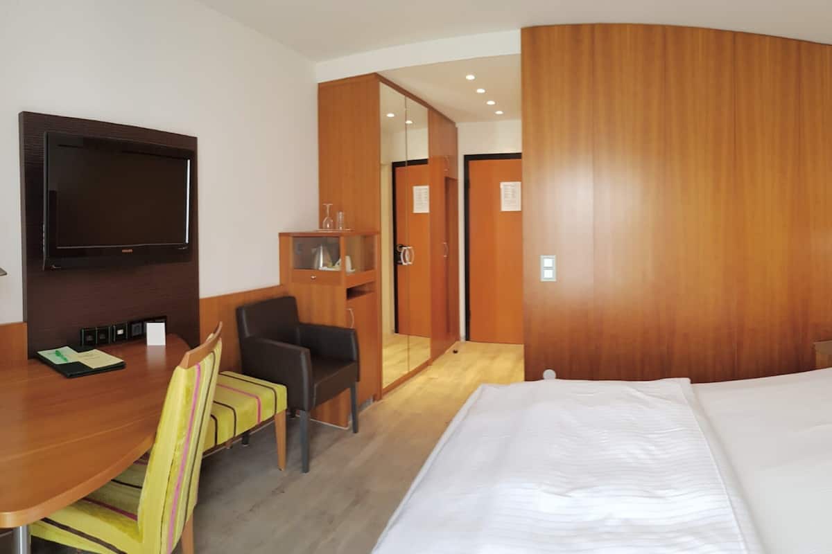 Comfort Single Room | Free minibar items, in-room safe, desk, soundproofing