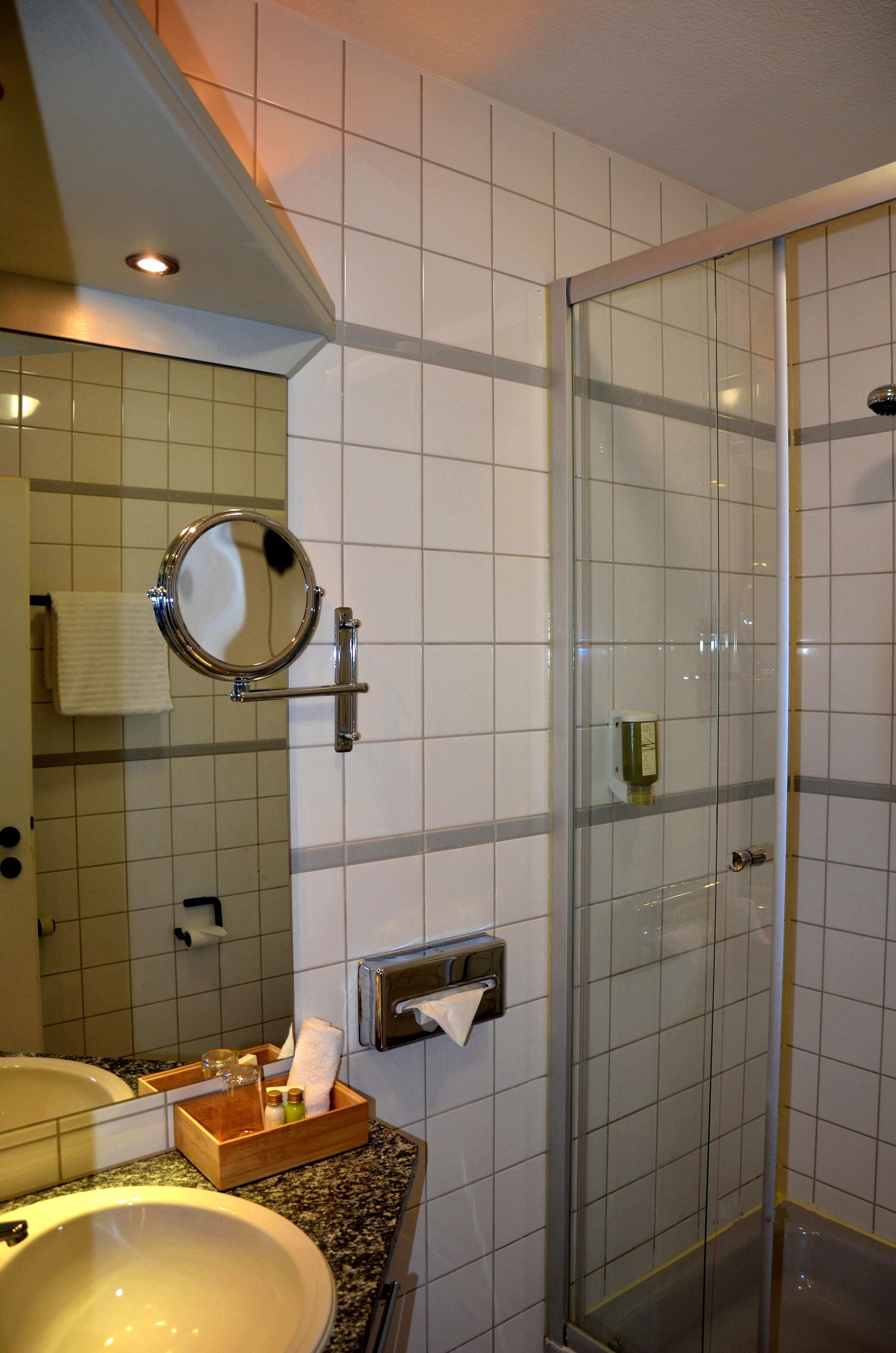standard single room | bathroom | shower, free toiletries, hair dryer, bathrobes