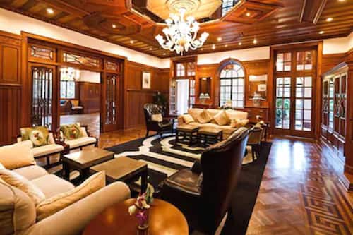 Bar lounge
