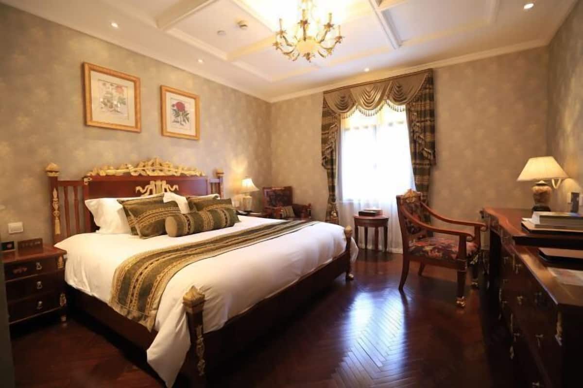 Premium bedding, memory-foam beds, minibar, in-room safe