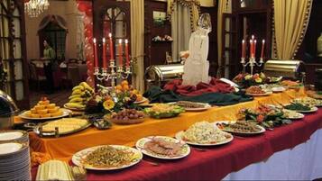 Daily buffet breakfast (CNY 198 per person)