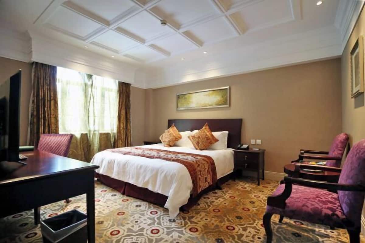 Premium bedding, memory foam beds, minibar, in-room safe
