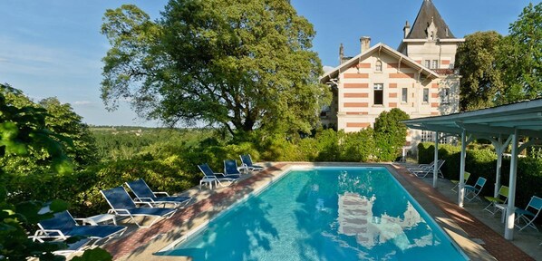 Outdoor pool, pool loungers