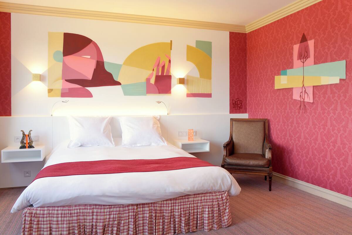 Suite | Minibar, in-room safe, cribs (free), rollaway beds (surcharge)