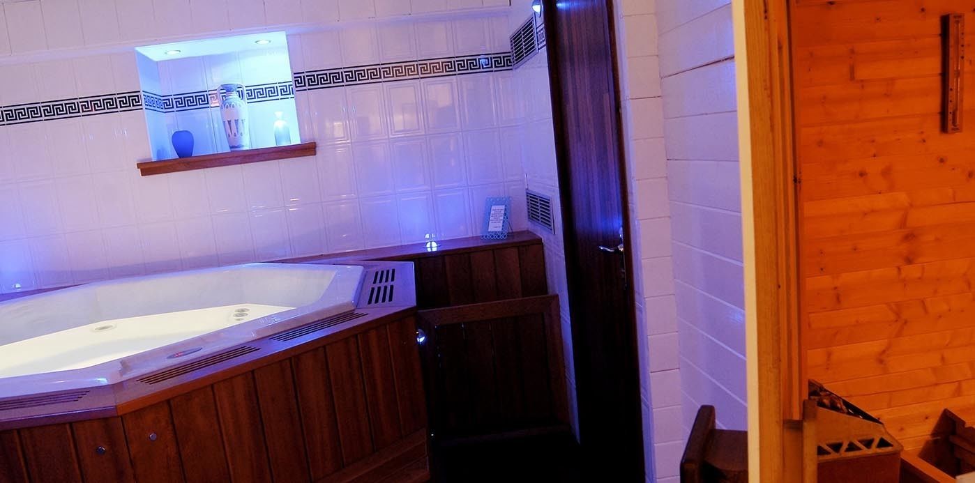 sauna, hot tub, turkish bath/hammam, body treatments, thai massages
